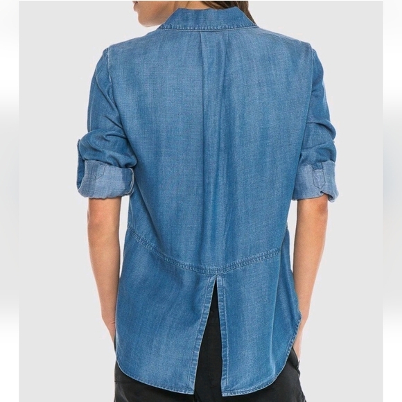 Anthropologie Cloth & Stone Chambray Split Shirttail Blue Button Up Size Medium - Picture 5 of 14